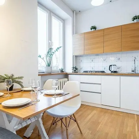 Cozy In Centre Of Apartment