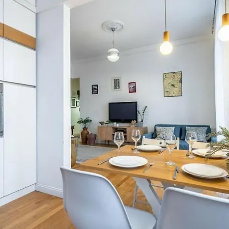 Cozy In Centre Of Apartment
